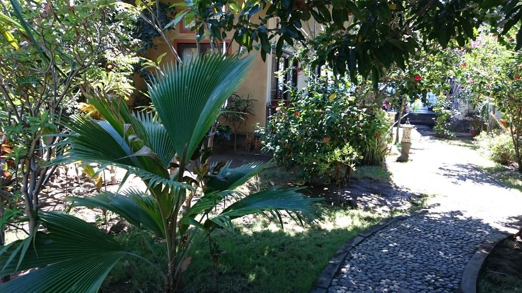 Barracuda Beach Hostel Amed  Bagian luar foto