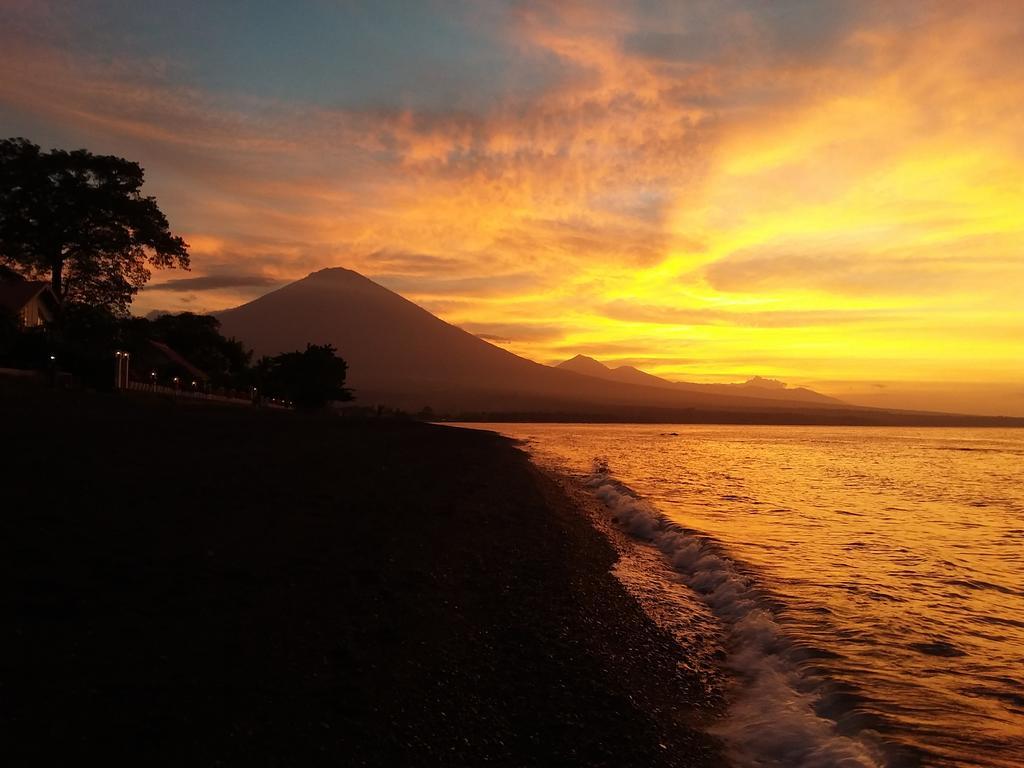 Barracuda Beach Hostel Amed  Bagian luar foto