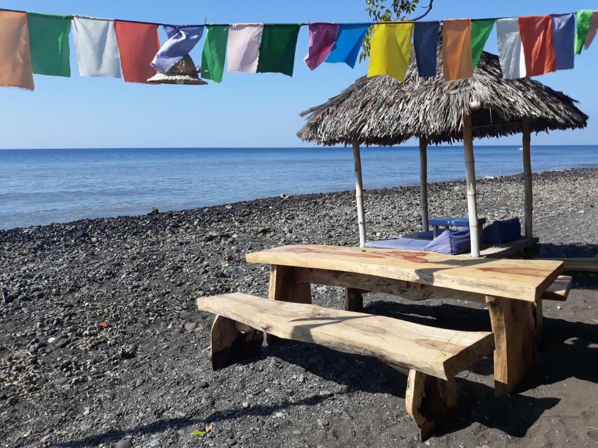 Barracuda Beach Hostel Amed  Bagian luar foto